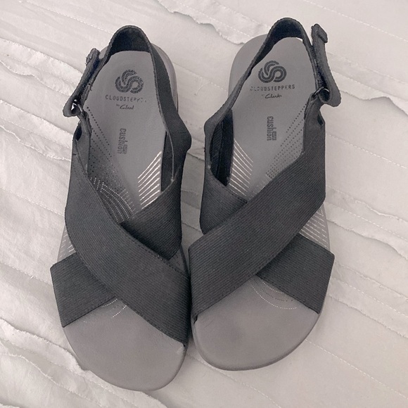 Clarks Cloudsteppers Arla Kaydin Sandals Women Sz 7 Black Cross Strap Slingback - Picture 1 of 6